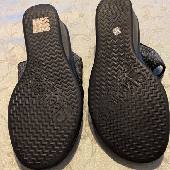 Skechers memory foam blk/gry wedge heel slide/sandal, size 10M - Picture 6 of 6